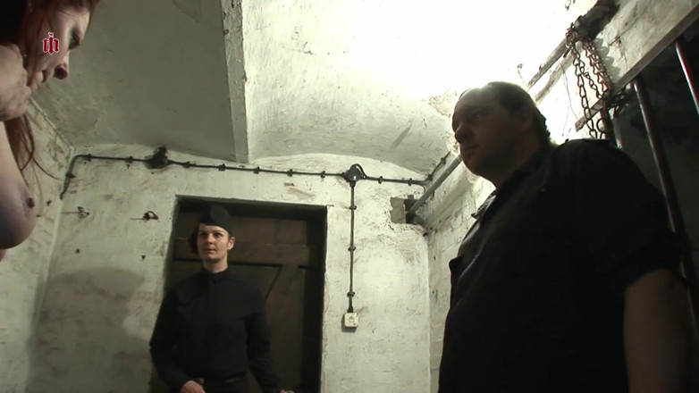 Inquisition and prison world: Sophie - efter avsugningen Hon dansar till whiplashes