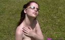18Magazine: Sunny side вверх! Бледная тинка Piper Fawn промокает на солнце жопу голышом!