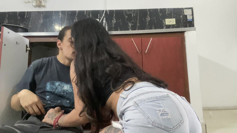 Chia 369: Ibu Rumah Tangga Menipu Suaminya Dengan Tukang Ledeng - Porno Dalam...