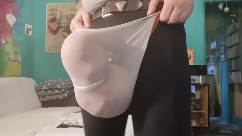 Monster_Meat_: 穿着性感内衣的弹跳变态表演