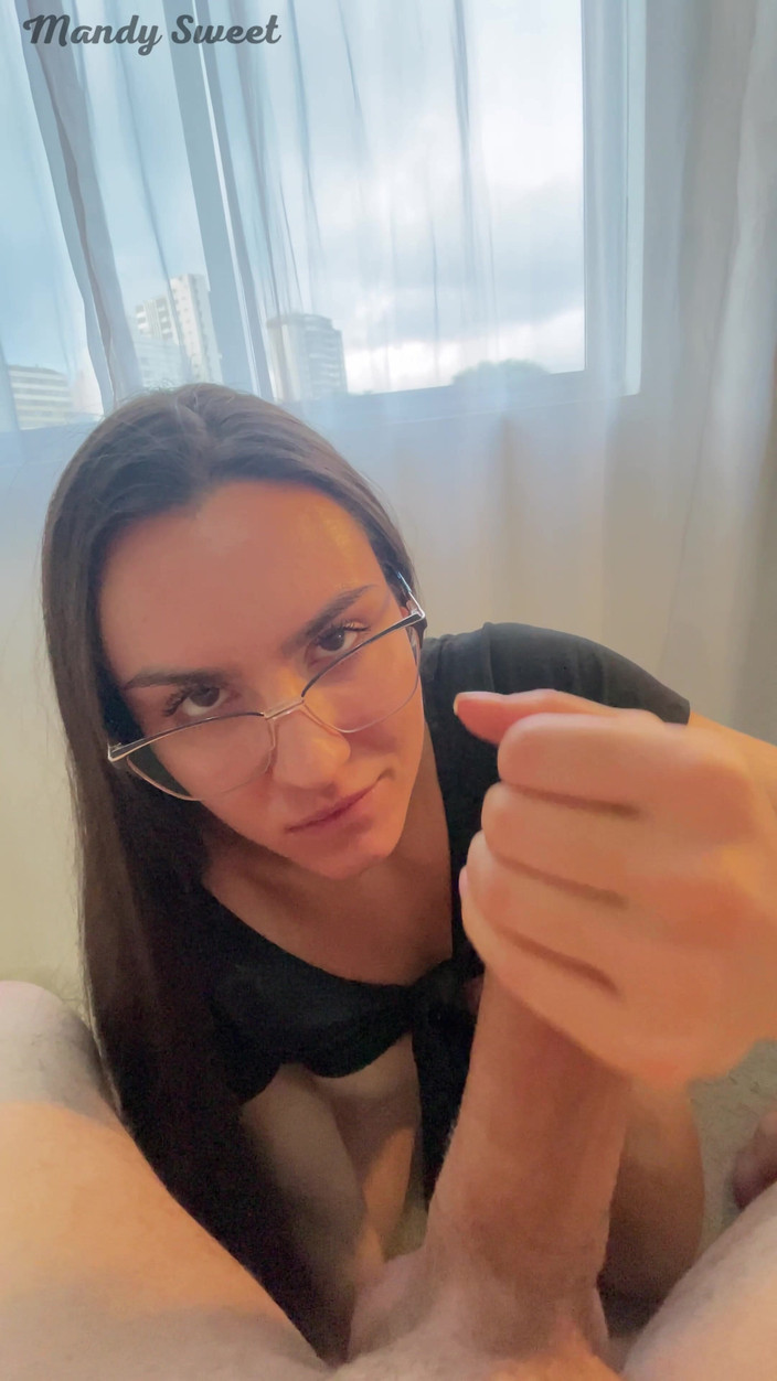 Mandy Sweet studio: Geile sekretärin hat es verdient, viel sperma in ihren mund...