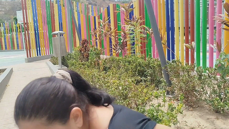 Adribella69: 내 순진함을 이용하고 그의 대물 자지로 나를 따먹히는 음란한 이웃