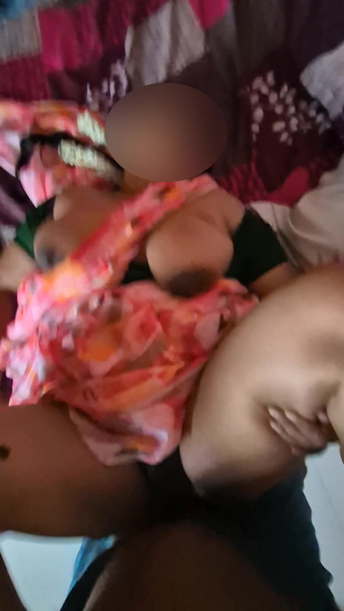 Black & white desicat: Grote sappige tieten Desi tante open blouse pov slow-motion seks