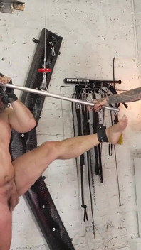Ballbusting na jednej stopie