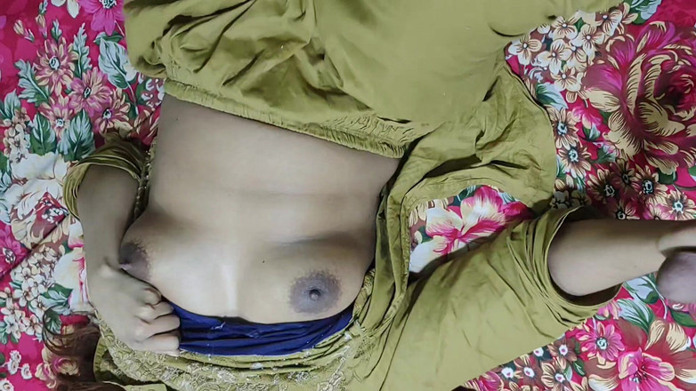 Sairaxsaim: Fată dolofană indiană desi cu curul mare