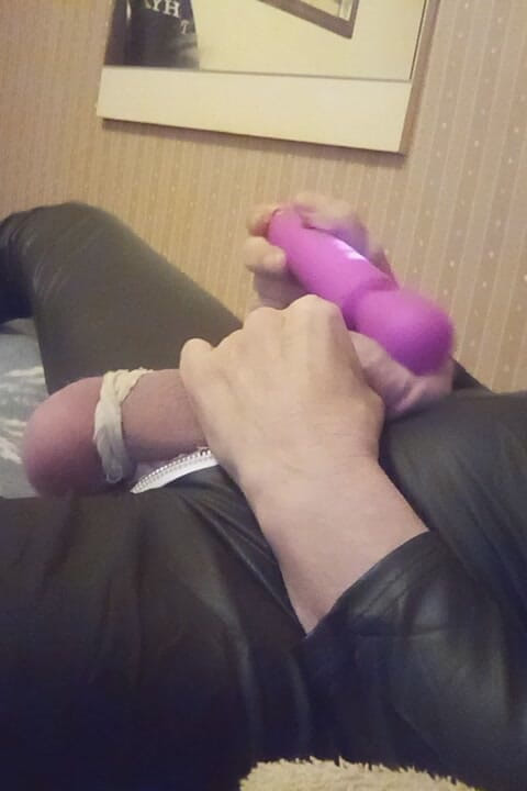 Mellissa: メリッサは新しいキャットスーツで小さなクリッティと遊び、潮水を吹きかけます