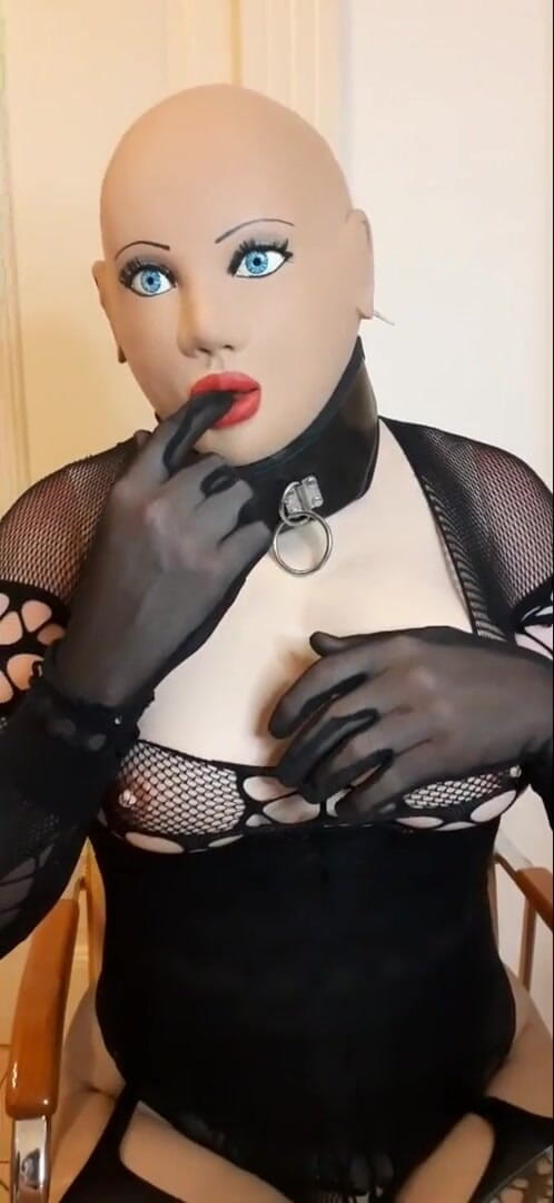 Erica Doll: De la mască grea la păpușă frumoasă mascată