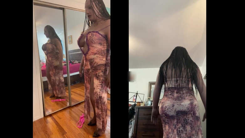 Deanna Doll: La black Danae se déshabille, danse à poil, se caresse la...