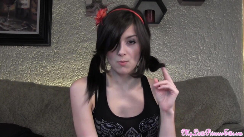 Ellie Idol: Merogoh kocek biseksual biseksual ini