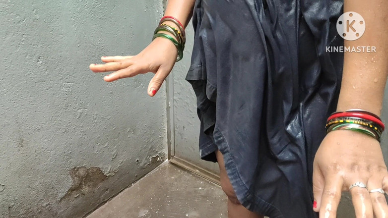 Anita yadav: Індійська домашня дружина писяє