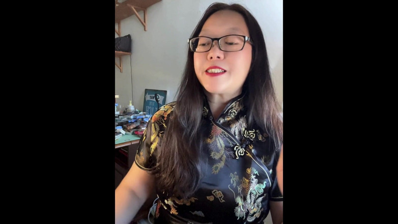 Smoking Asian: Correntes - confissões asiáticas: fumando 3 cigarros em cheongsam de seda sexy...