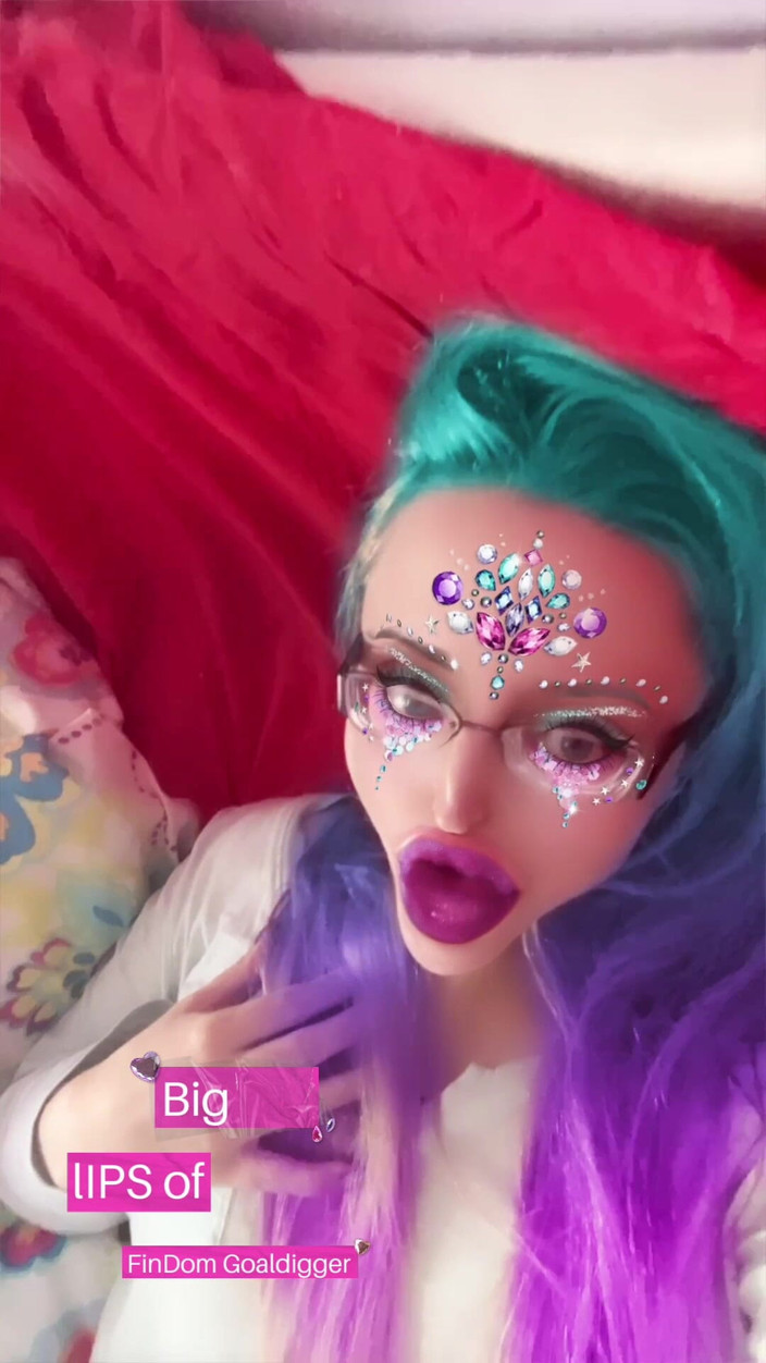 FinDom Goaldigger: 大嘴唇非常适合女人