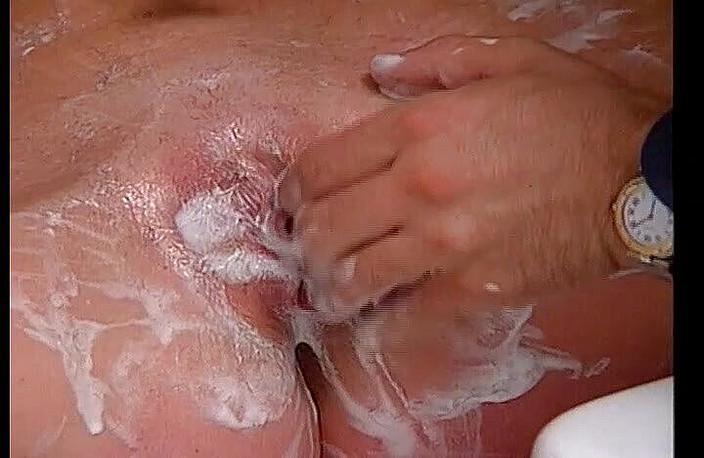 Perfect Porno: 少女的阴户被指交和舔舐并吮吸鸡巴