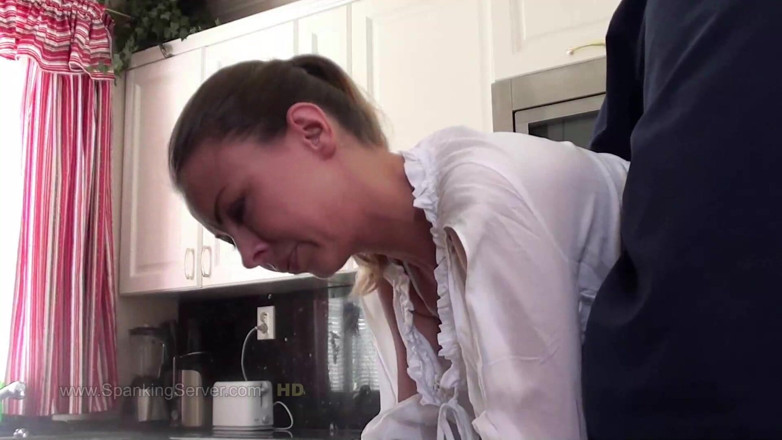 Spanking Server: Tyron otk spanking in the kitchen