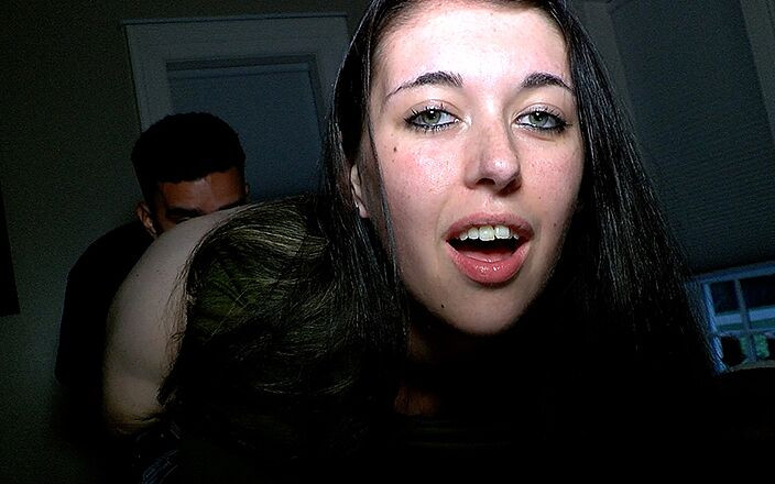 Private Society: Potřebuje ptáka na šukání