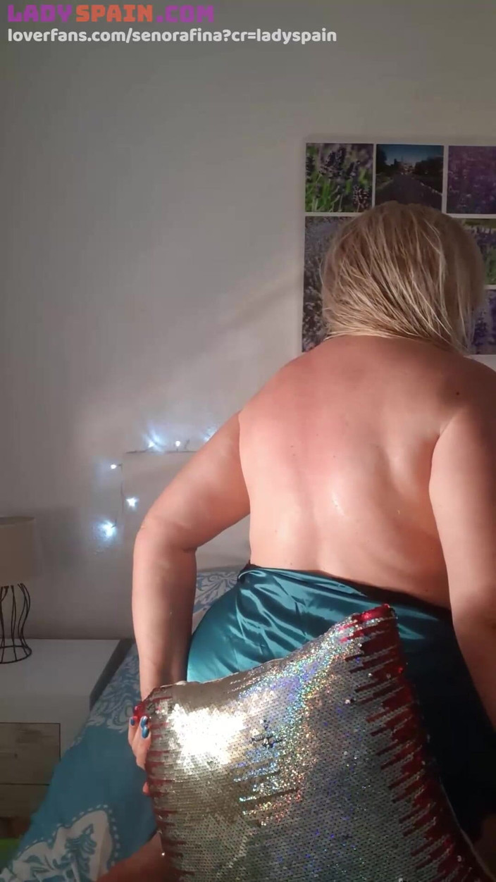 Lady Spain: Fina делает волосы и мастурбирует
