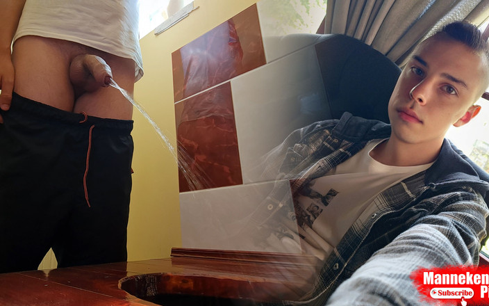 Manneken pis: 公衆トイレのビッグジェット - 小便