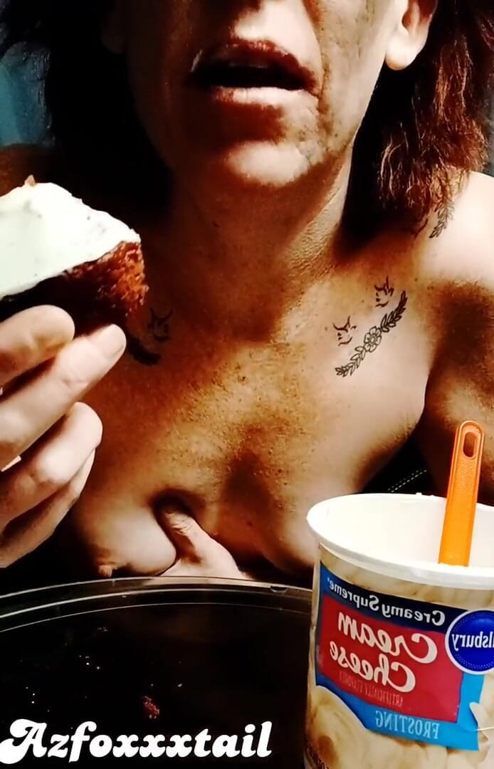 AzFoxxxTailPhelicia: Foodplay-cupcake-full
