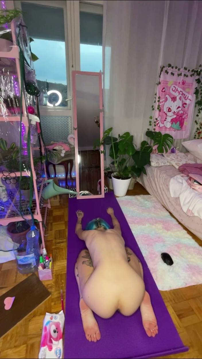 lanalovacutie: Joga nago