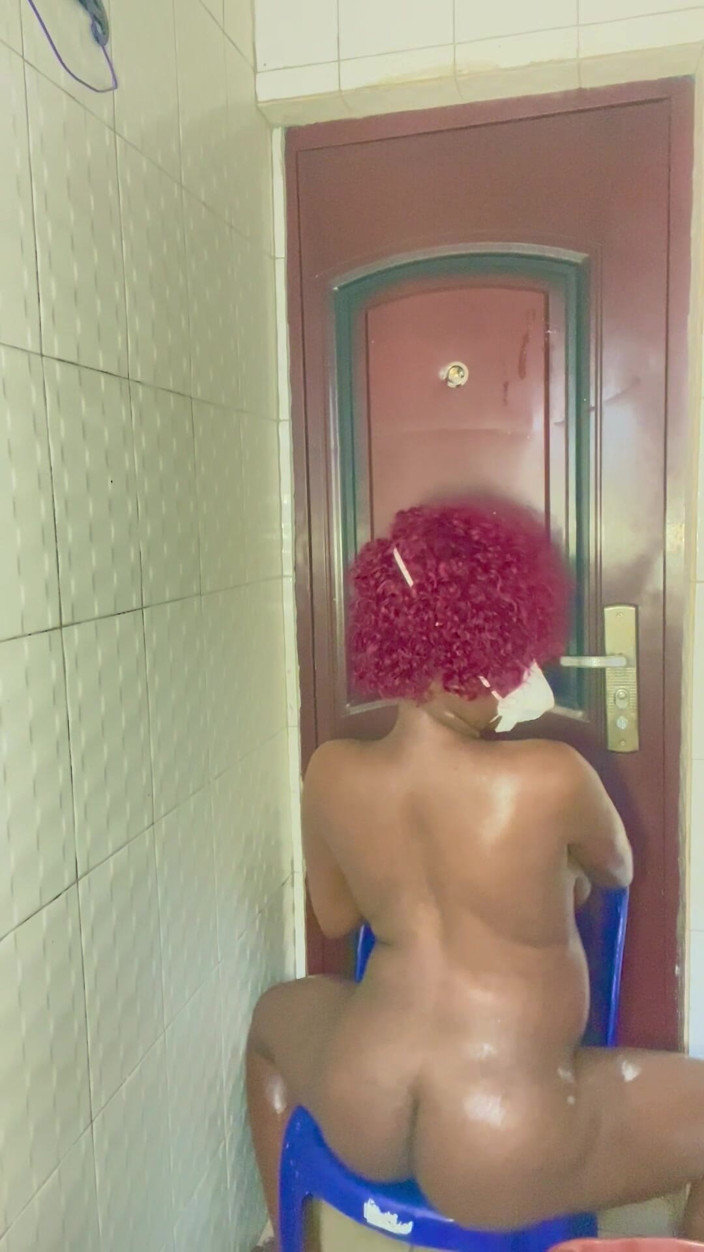 SBE_DRIVEN: Pregnant Woman Having Her Bath