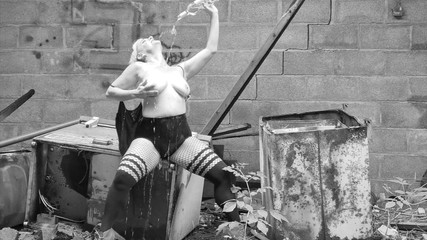 The adventures of Kylie Britain: Tropfnasses spiel