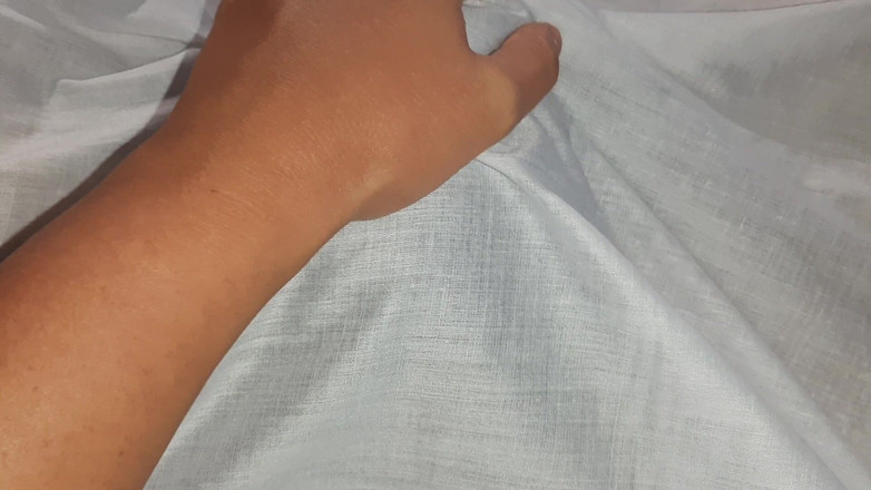 Lesbian-candys: Bạn cùng phòng nhút nhát của chúng tôi đánh thức chúng...