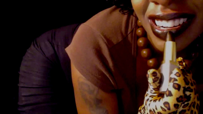 The Goddess Simone: チョコレート口紅のいじめ