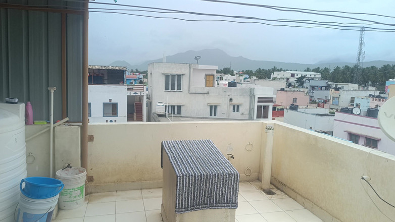 Inba: Buurvrouw getrouwde vrouwen die structuur in trappen tonen