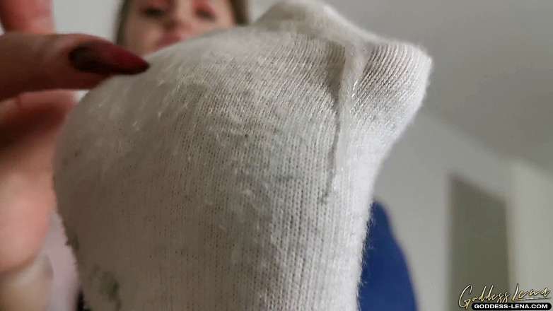 Goddess Lena: 吃袜子！