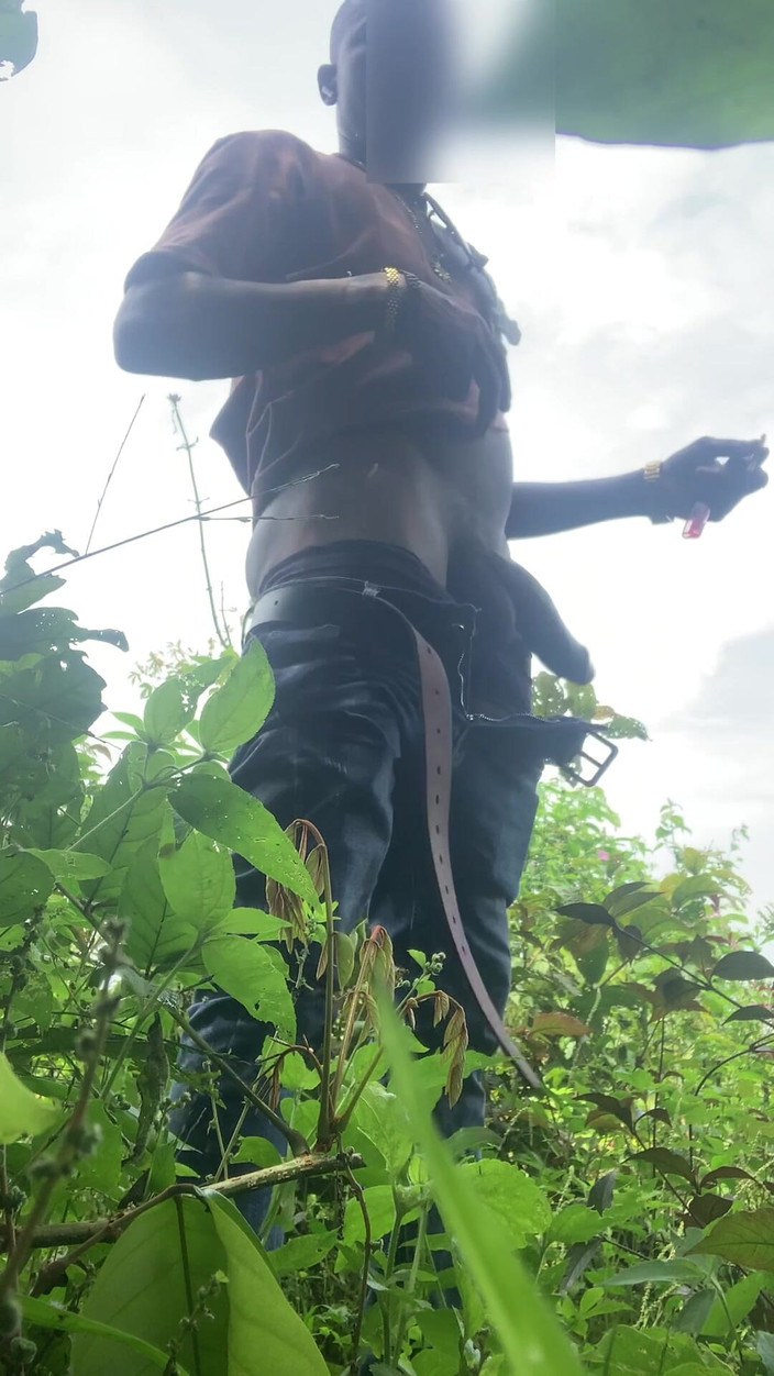 Dickass3x: 숲에서 긴 산책 후 빠른 정액