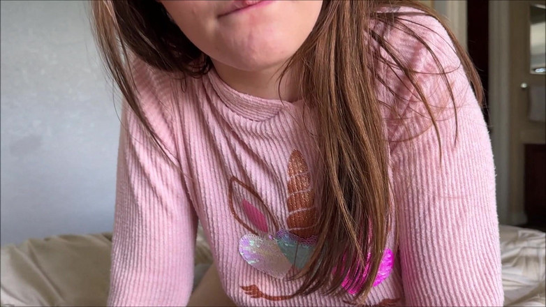 Alex Adams: Chị kế nhỏ mọt sách phát hiện ra cô ấy có...