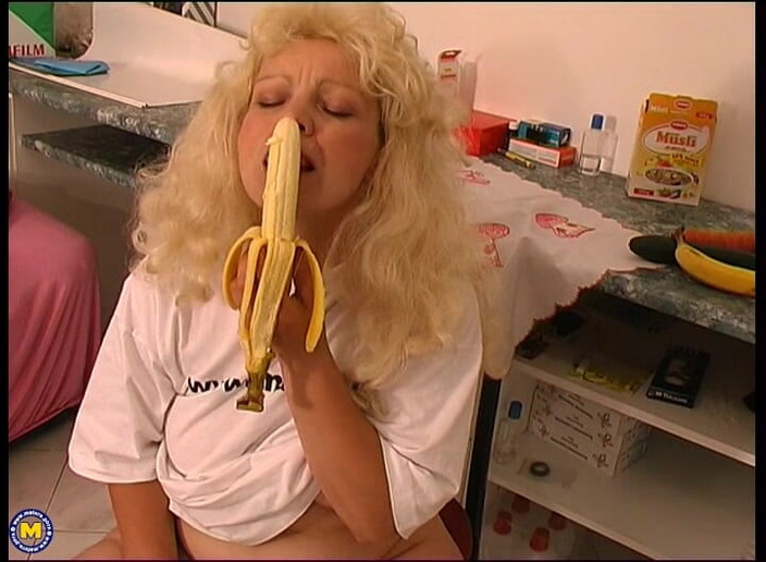 Mature NL: Hårig fitta mogen hemmafru