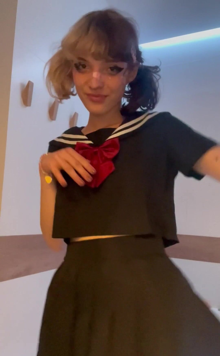 Soft Vulgar: 교복을 입은 귀여운 십대