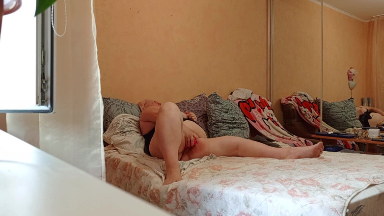 Zona901: Vollbusige nachbarin mit nasser muschi masturbiert mit spielzeug