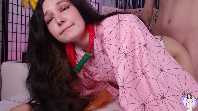 Sweet Ophelia: 好色的 nezuko 品尝了一个人类鸡巴