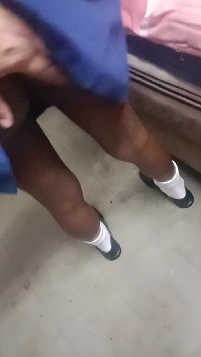 hothouse18xxx: Schulschlampe 18-jährige Lutscht Den Schwanz Ihres Lehrers Für Gute Noten