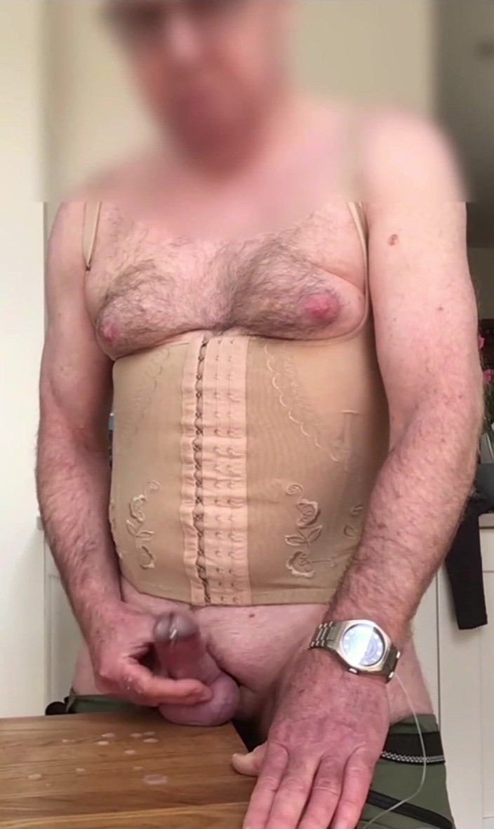 Bellhead: Bodyshaper cu mișcare inversă