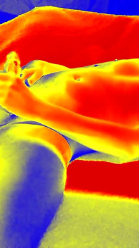 Sesso caldo nella cabina abbronzatura