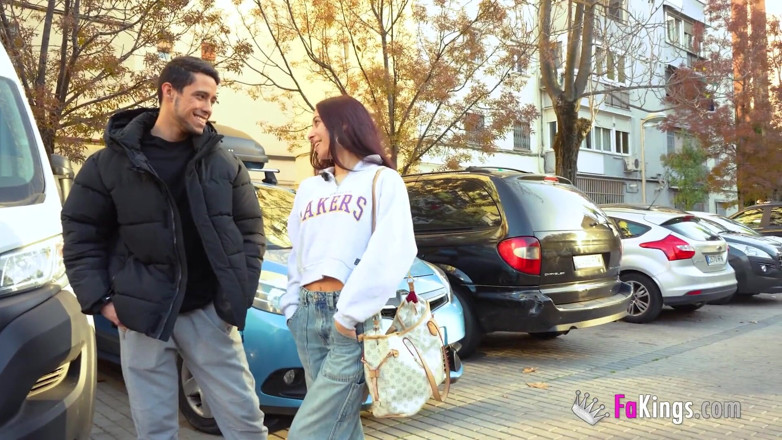 FAKings: Sofia ngọt ngào bí mật làm tình với những người...