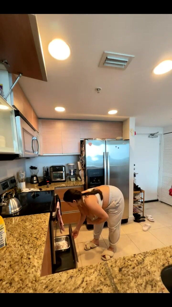 Dani Valentina: 你好，宝贝！