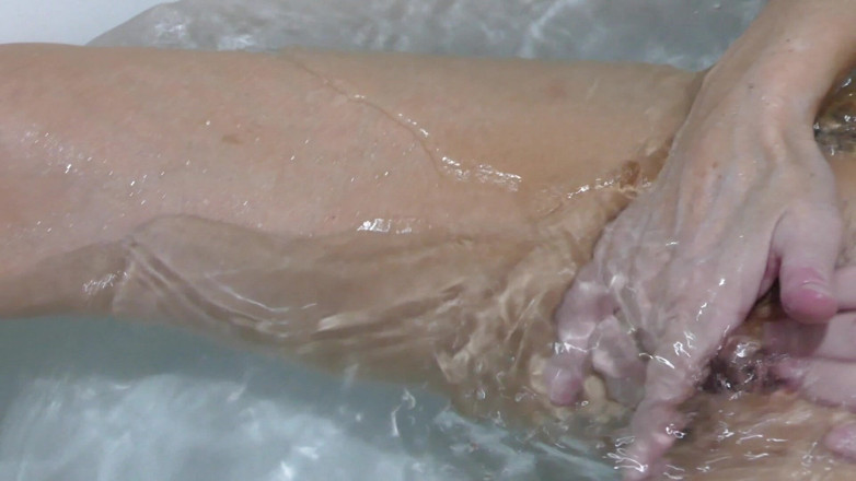 Natalie K: 욕조에서 알몸으로 보지 따먹기