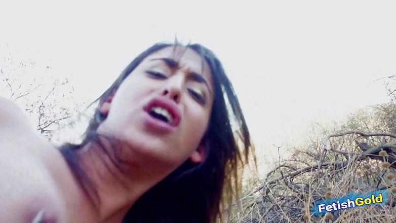Fetish Gold: Gadis remaja arab yang manis memeknya dientot di luar ruangan