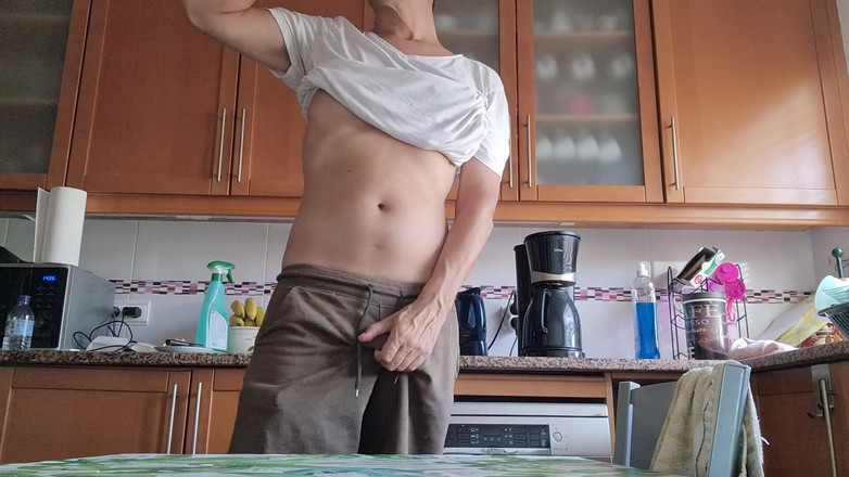 Rafael Torreano: Heißer typ wichst in der küche und stöhnt während der...