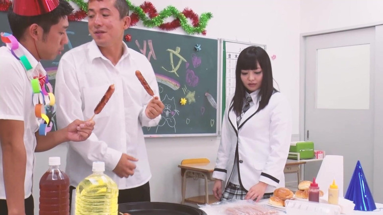 JAPAN IN LOVE: Ateşli Asyalı kadınlar sahnesi 1 Japon üniversite öğrencisi sınıfta iki sınıf arkadaşıyla seks...