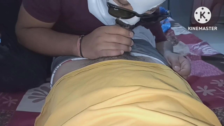 Desi__Panda: Sání velkého monstrózního ptáka mého nevlastního bratra, dokud se sperma...