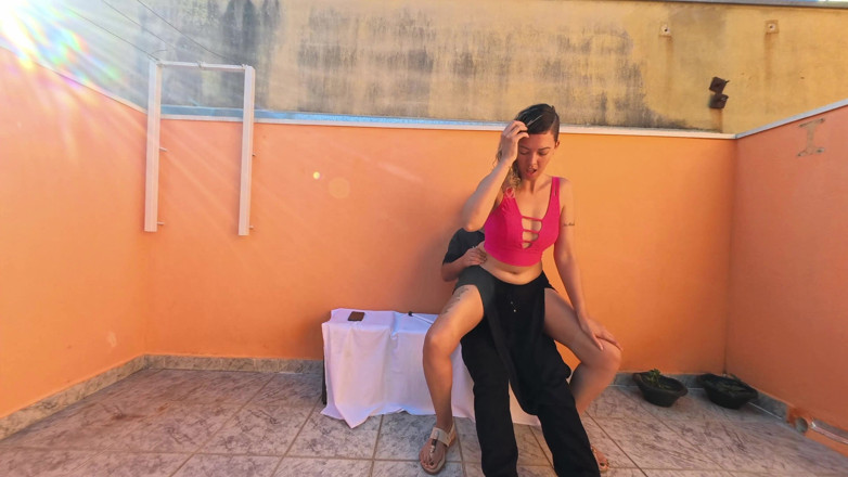 Gabi SweetCouplesStories: Incontro tra una troia e un uomo cieco in piazza.