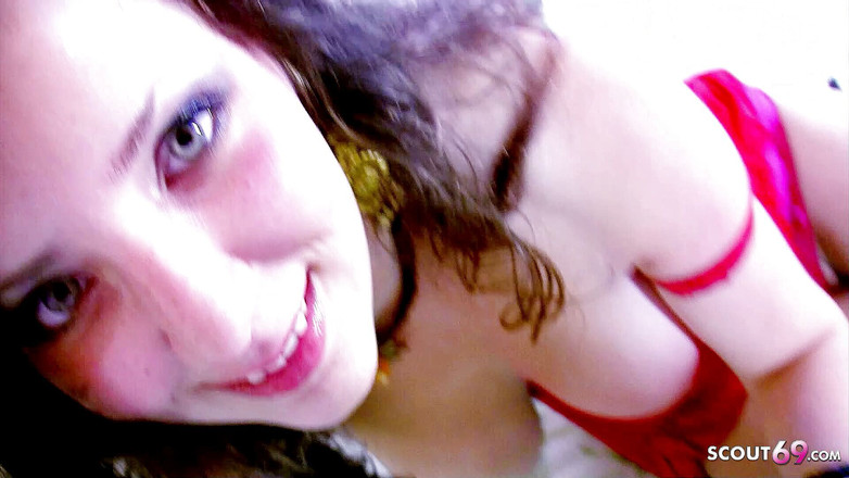 Full porn collection: 天然奶子的可爱少女Nathalie被继父干