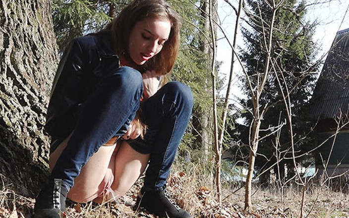 Puffy Network: Kızların işemeye geldiği Got2Pee ile banliyöde siliyor