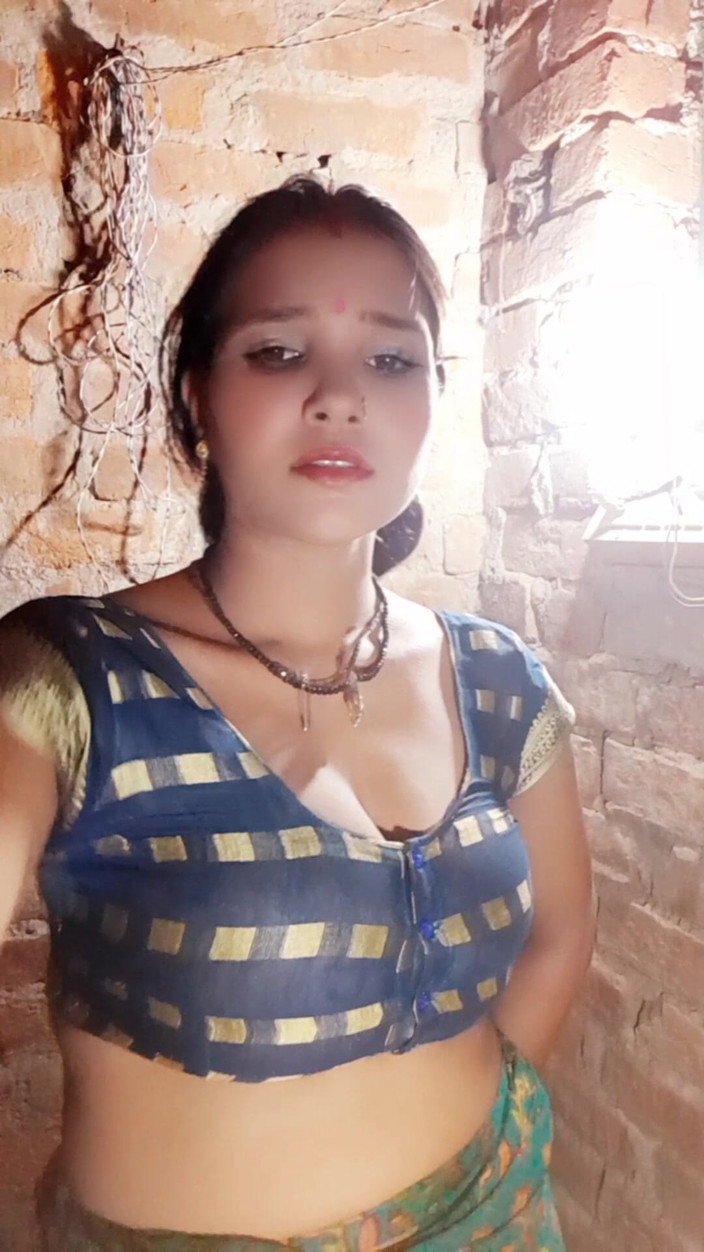 Renudbf: Adik ipar panas India menjolok pepeknya dan memancut mani (audio hindi)