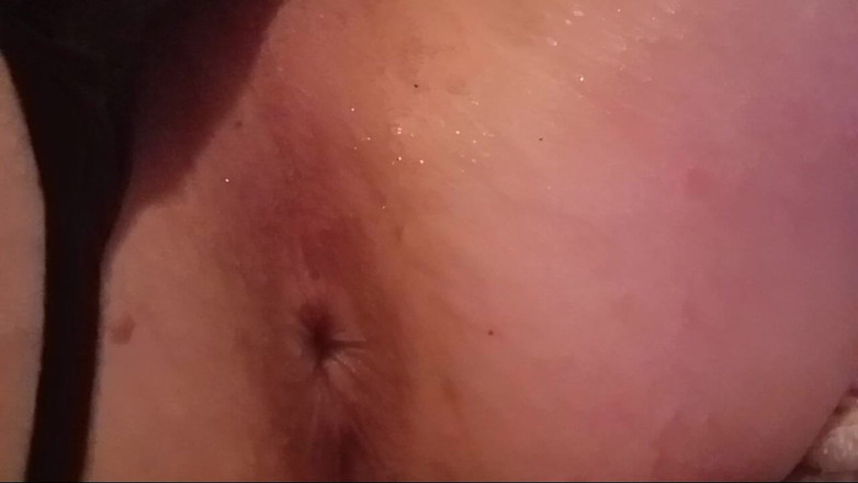 Sissy Nikki Sex Slave: Kadın kılıklı oyuncaklarıyla oynuyor